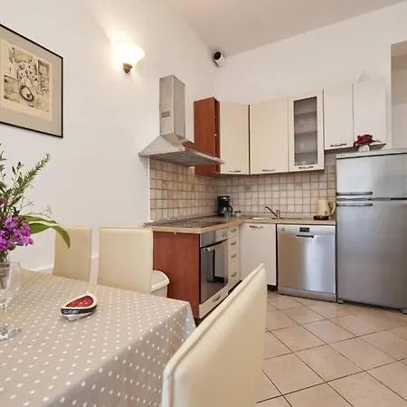 Apartman With Parking Space Slatine - Ciovo - 25145