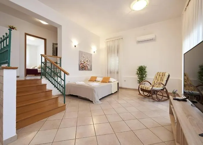 Appartement With Parking Space Slatine - Ciovo - 25145
